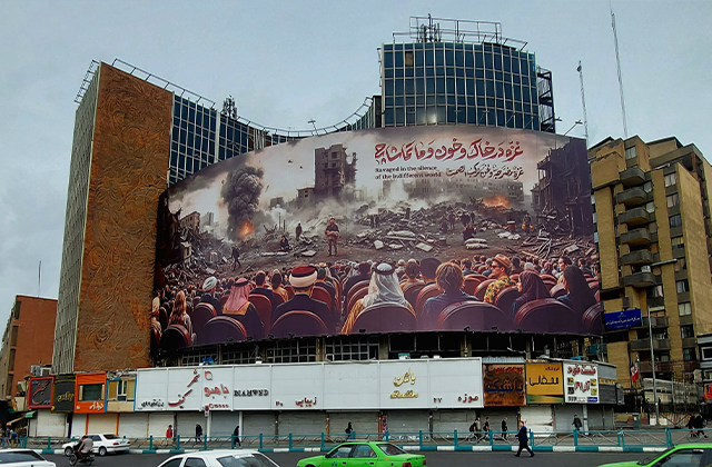 دیوارنگاره «غزه در خاک و خون و ما تماشاچی»