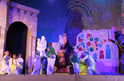 نمایش کوروش زارعی به دمشق می رود/ اجرای «خورشید از حلب طلوع می کند» در زینبیه