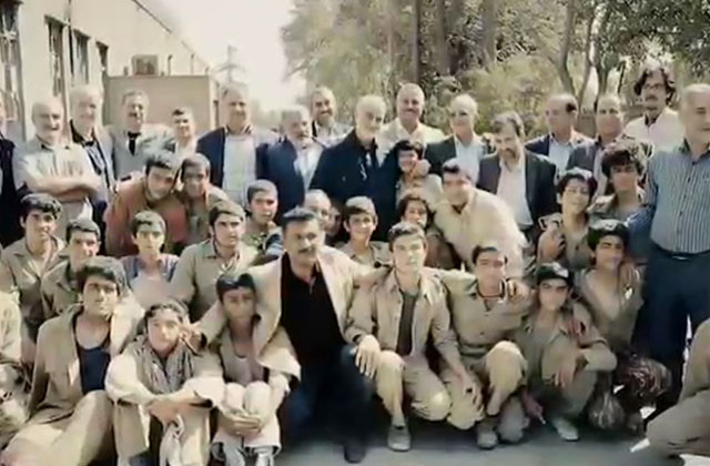 بازنشر به مناسبت پخش تلویزیونی سینمایی «۲۳ نفر» بخشهایی از بازدید سرلشکر شهید حاج قاسم سلیمانی از پشتصحنه فیلم سینمایی «۲۳ نفر»